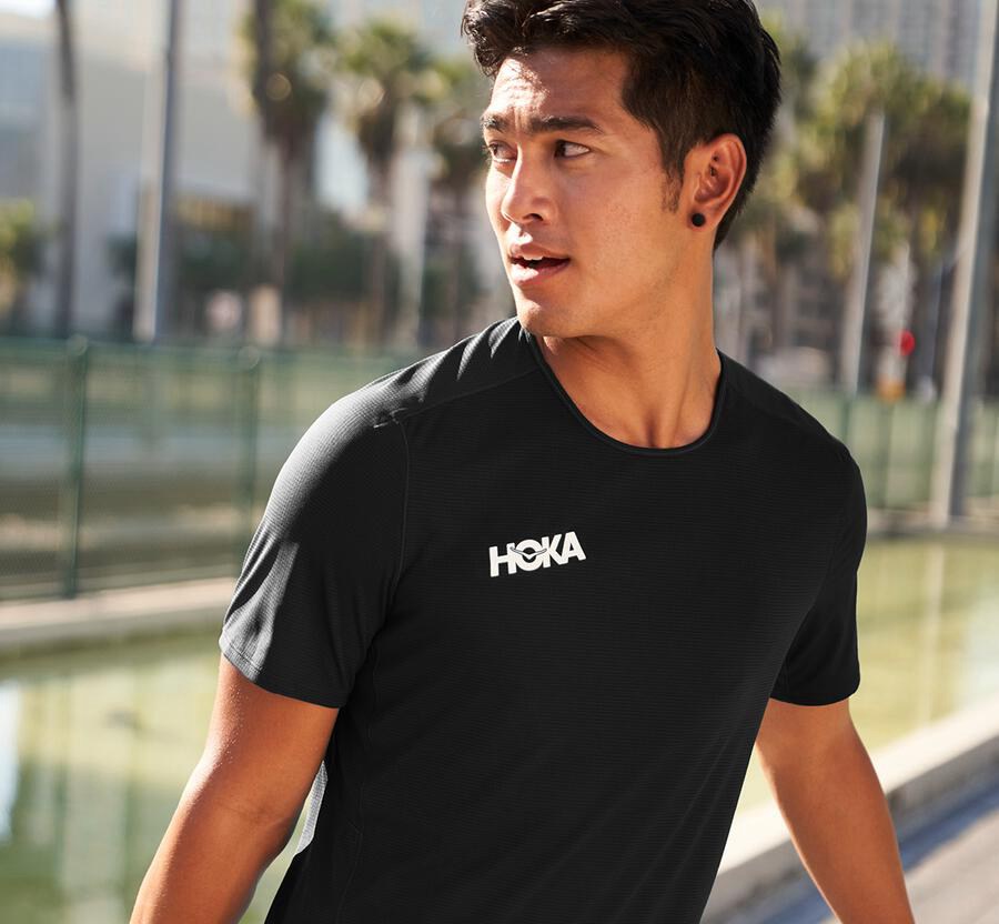 Hoka One One Top Erkek Siyah - Performance Short Sleeve - DE7086924